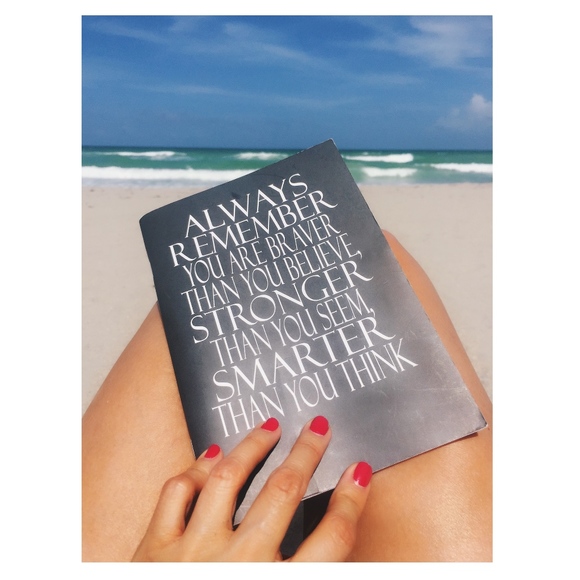 POSH AMBASSADOR @SHIRLEETA 👠 - Picture 4 of 6